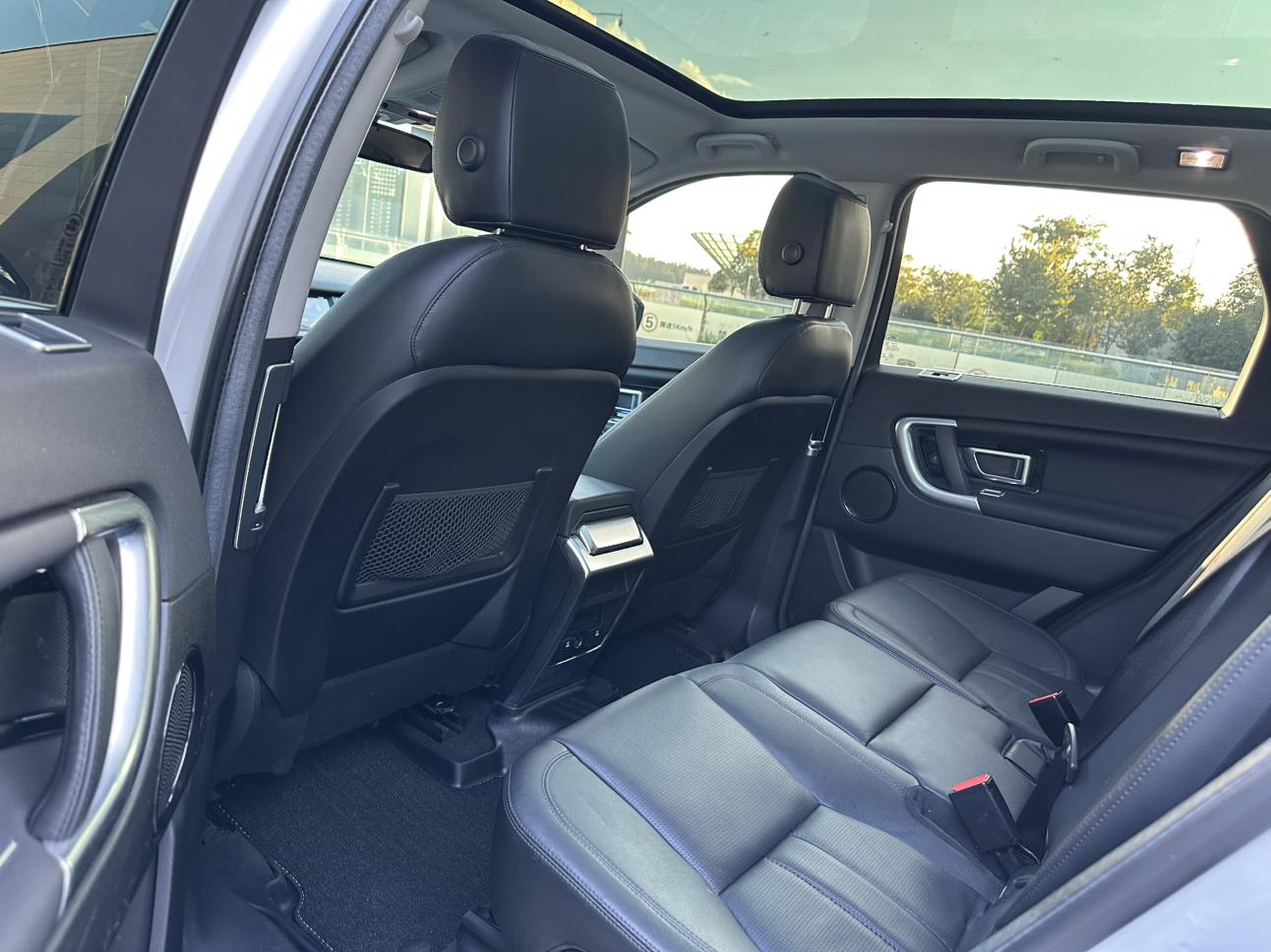 Land Rover Discovery Sport 2017 thumb 11