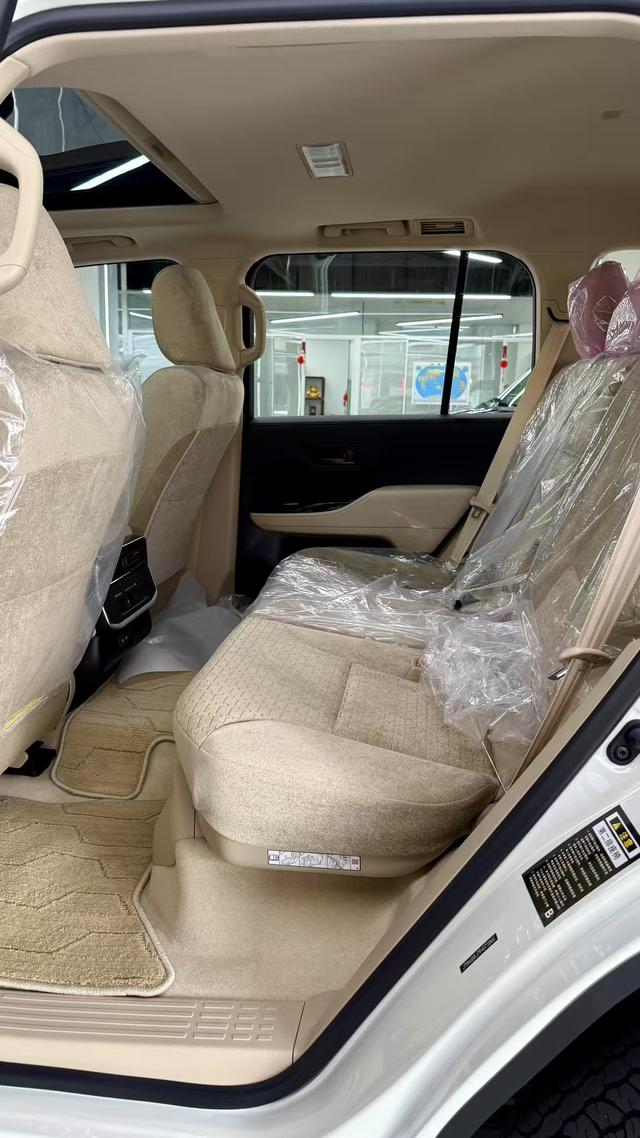 Toyota Land Cruiser 2025 thumb 3