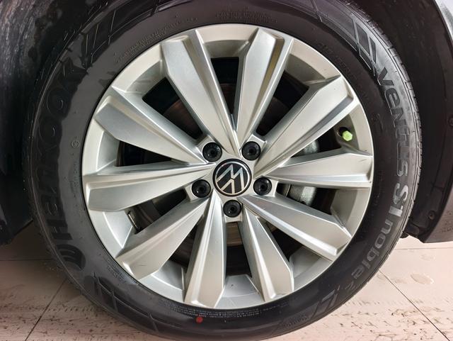Volkswagen Passat 2021 thumb 2