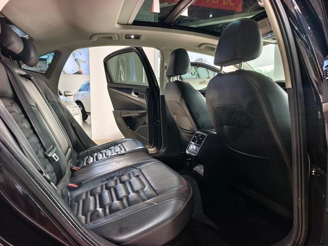 Volkswagen Passat 2021 thumb 3