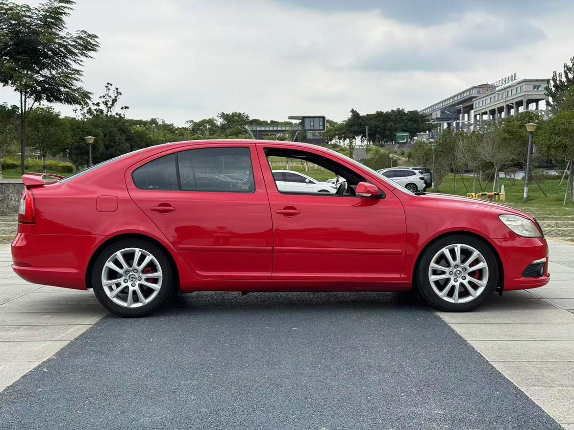 Skoda Octavia 2012 thumb 5