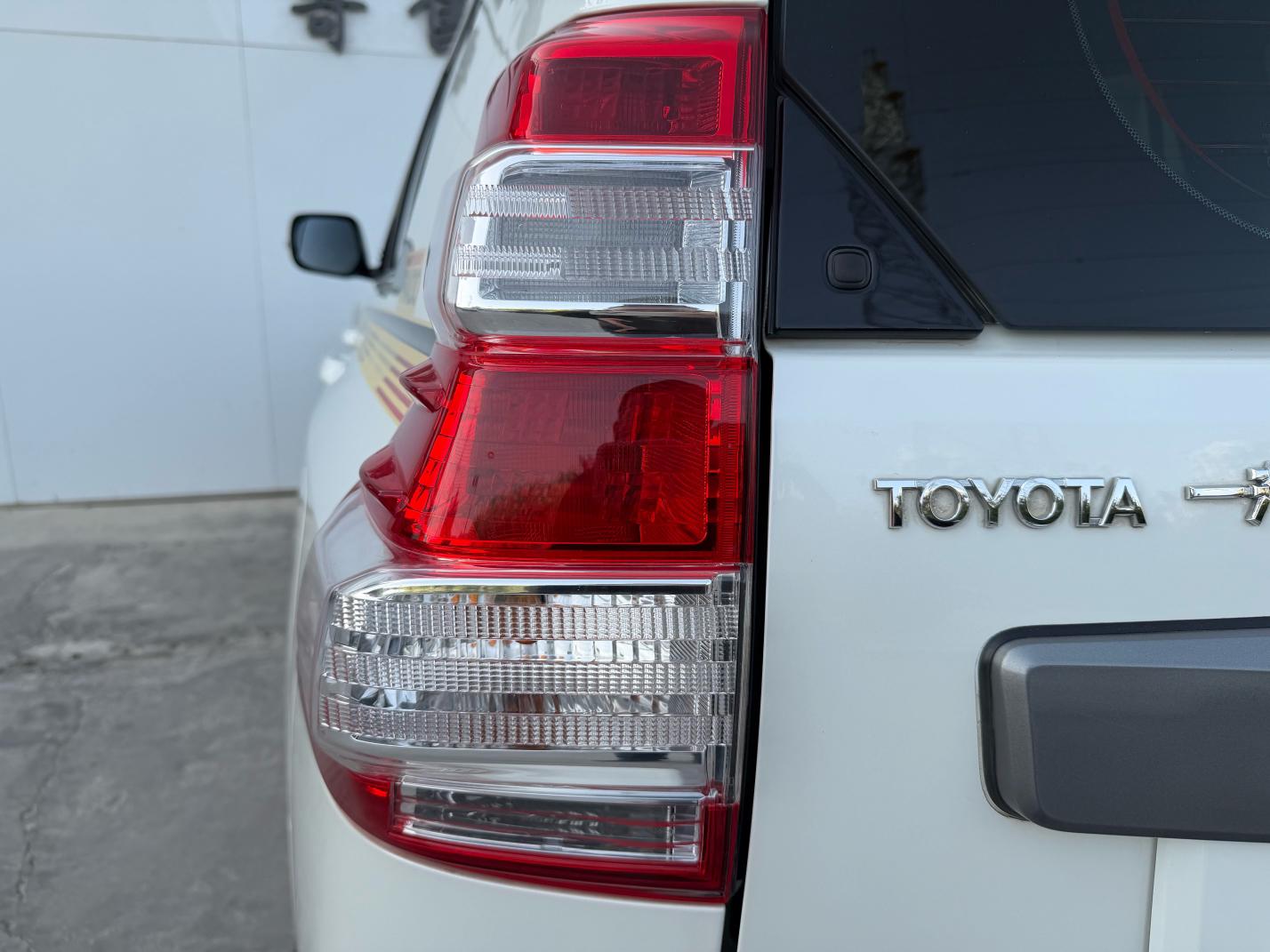 Toyota Land Cruiser Prado 2017 thumb 4