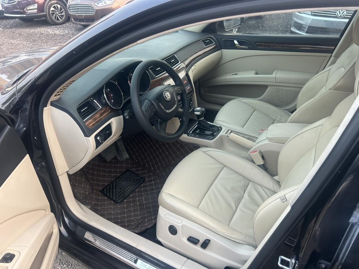 Skoda Octavia 2013 thumb 6