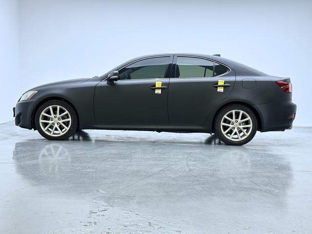 Lexus IS 2011 thumb 2