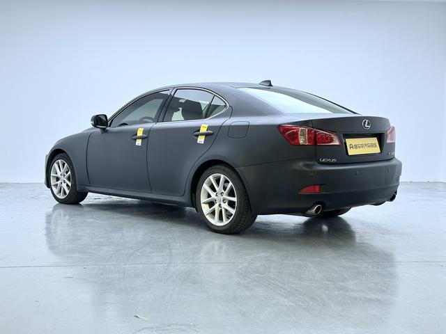Lexus IS 2011 thumb 3