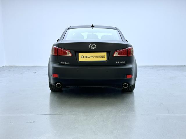 Lexus IS 2011 thumb 4