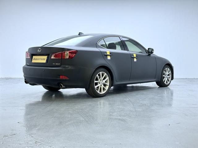 Lexus IS 2011 thumb 5