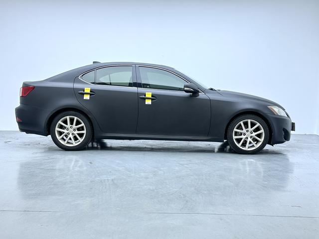 Lexus IS 2011 thumb 6