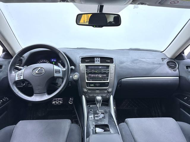 Lexus IS 2011 thumb 12