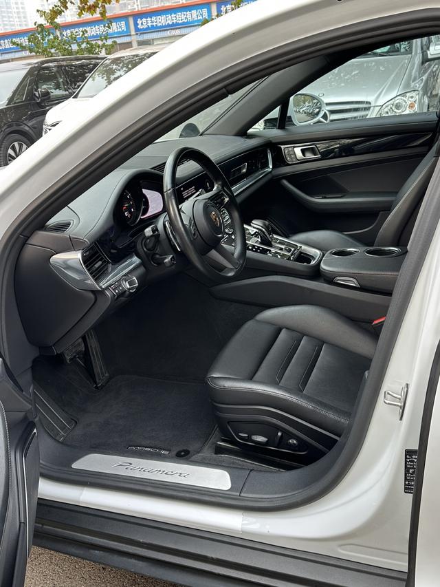 Porsche Panamera 2023 thumb 4