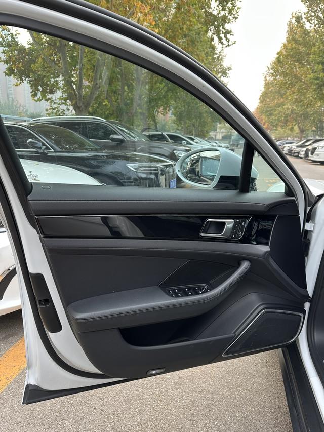 Porsche Panamera 2023 thumb 6