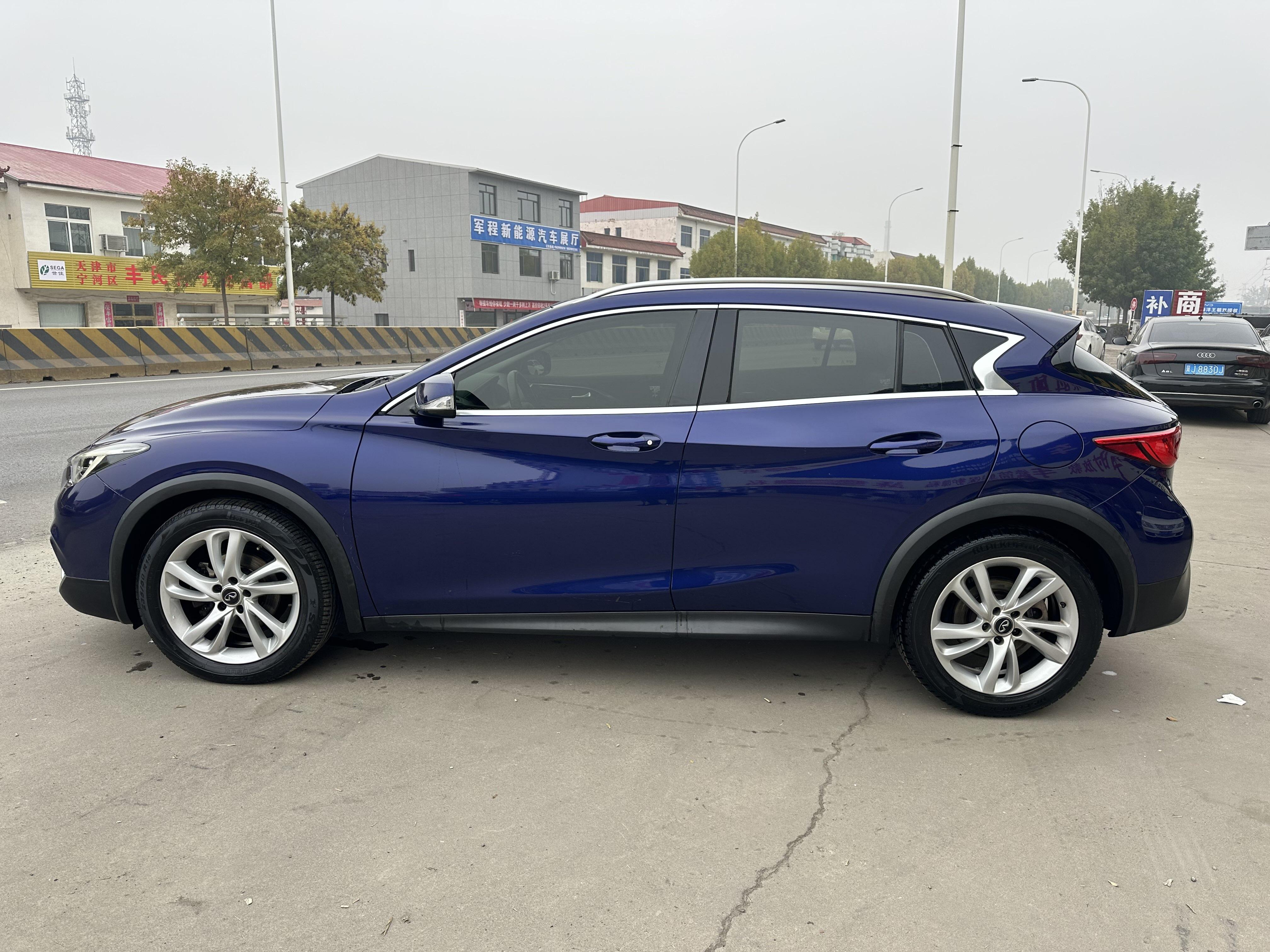 Infiniti QX30 2018 thumb 2