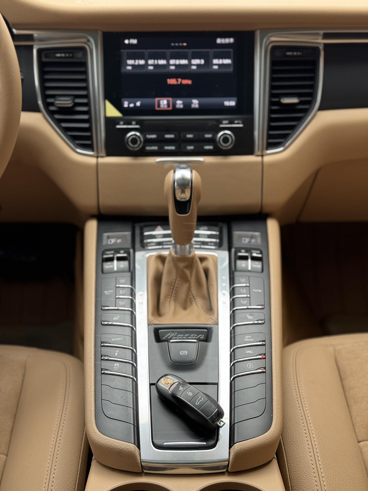 Porsche Macan 2016 thumb 5