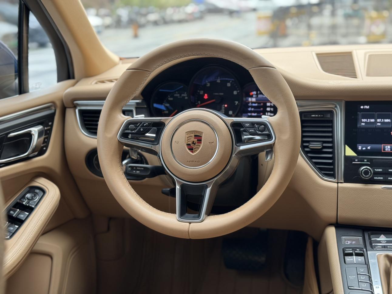 Porsche Macan 2016 thumb 6