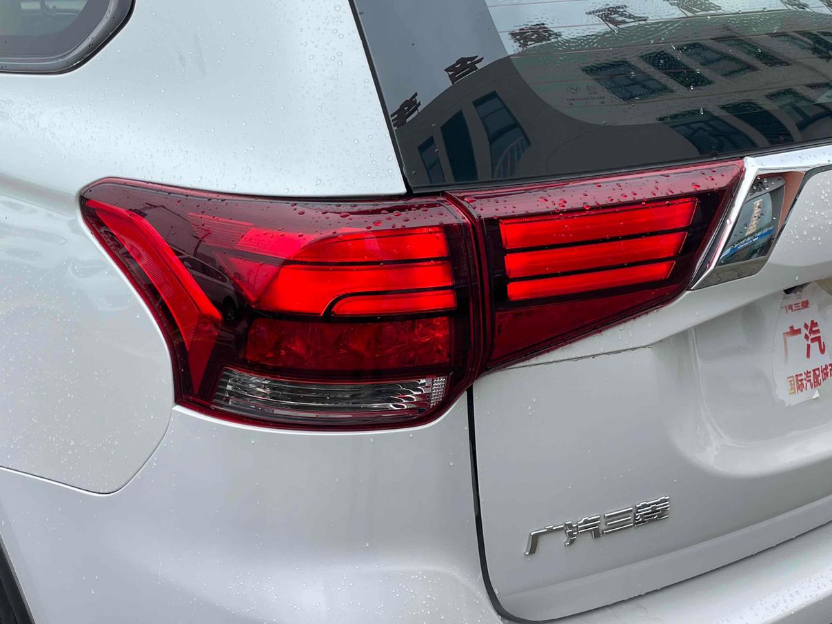 Mitsubishi Outlander 2019 thumb 3