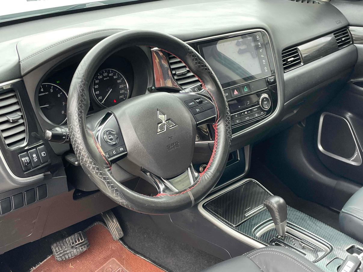 Mitsubishi Outlander 2019 thumb 6