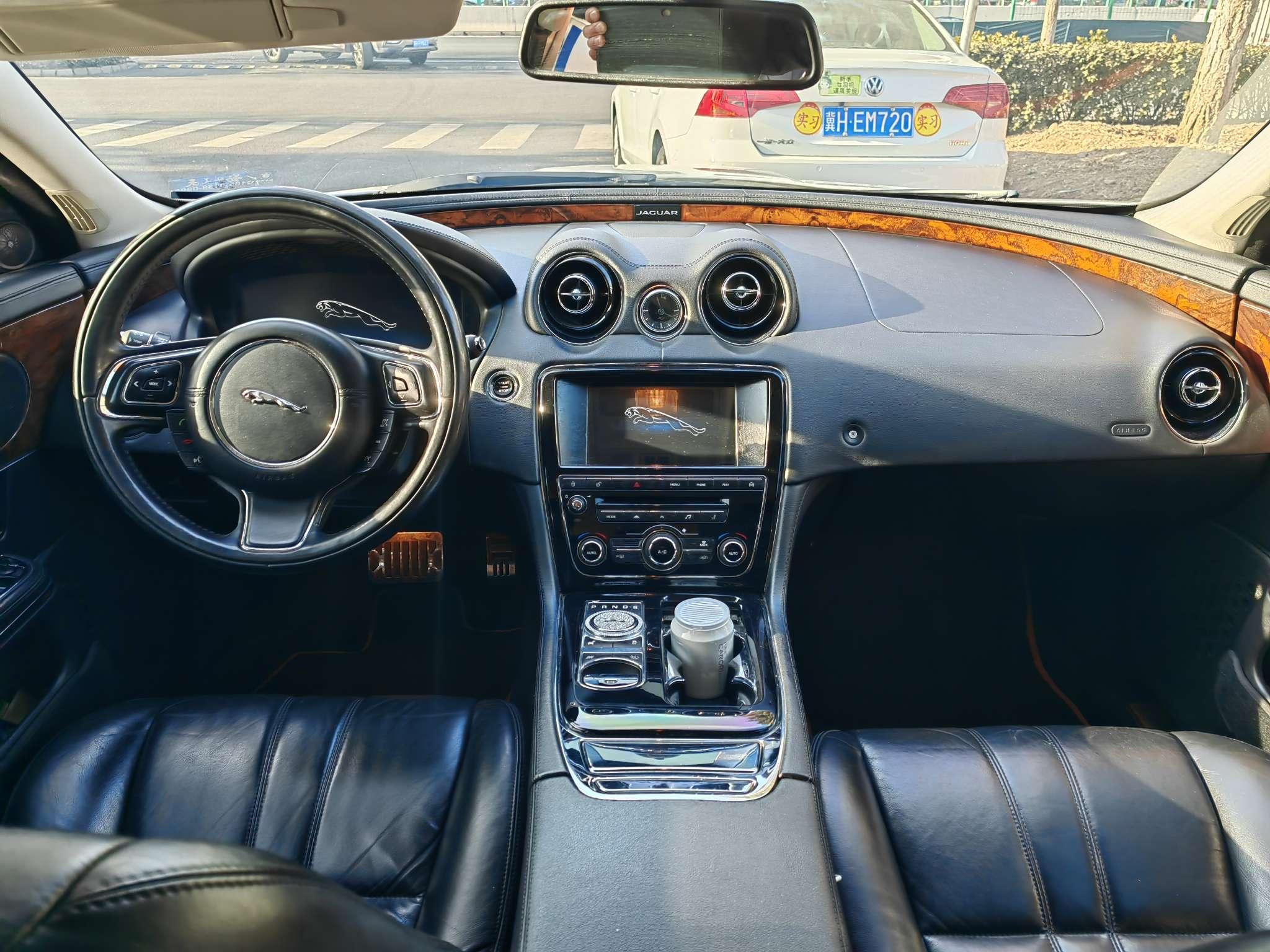 Jaguar XJ 2014 thumb 10