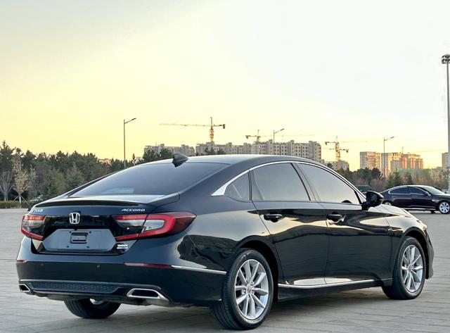 Honda Accord 2022 thumb 3