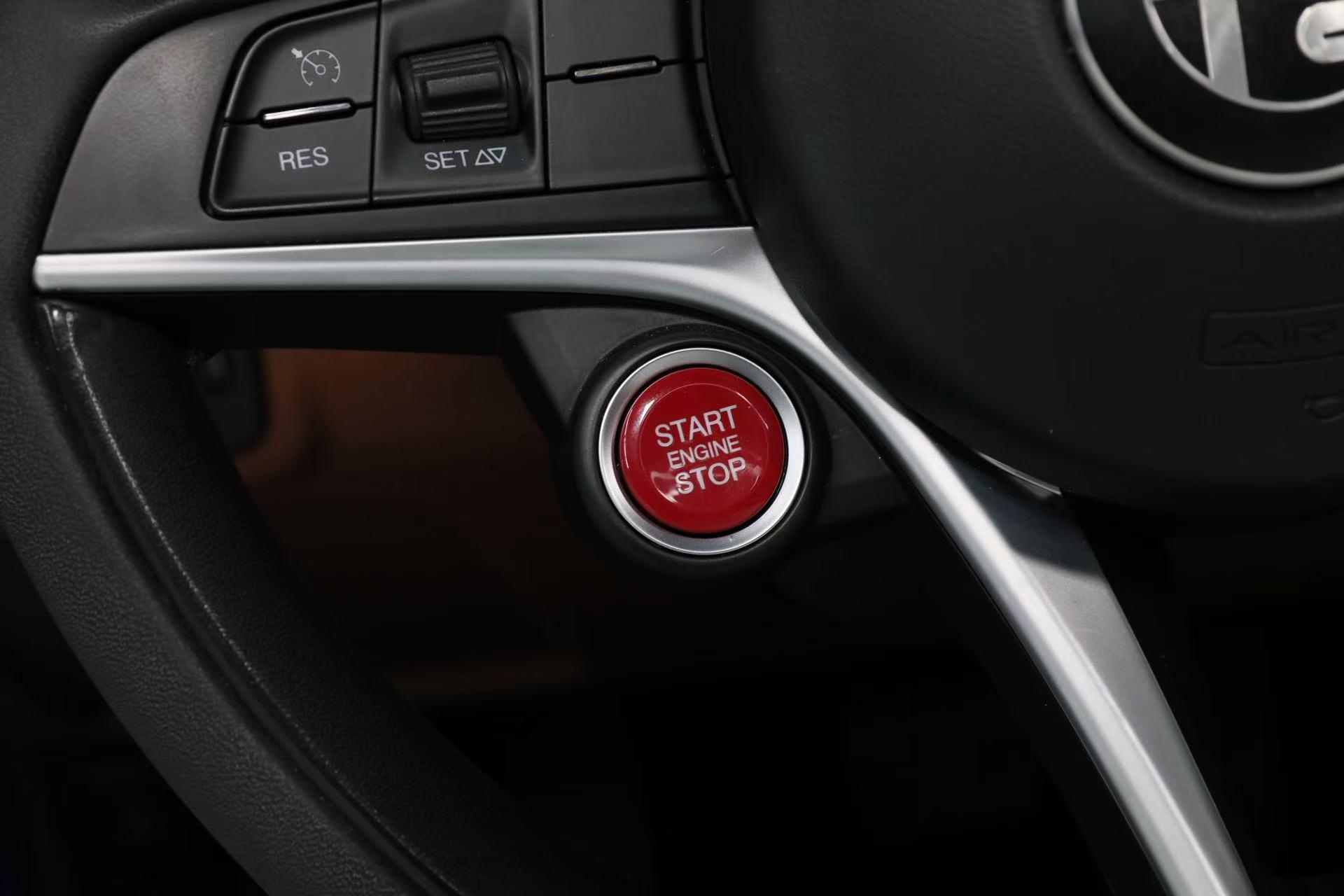 Alfa Romeo Giulia 2019 thumb 5