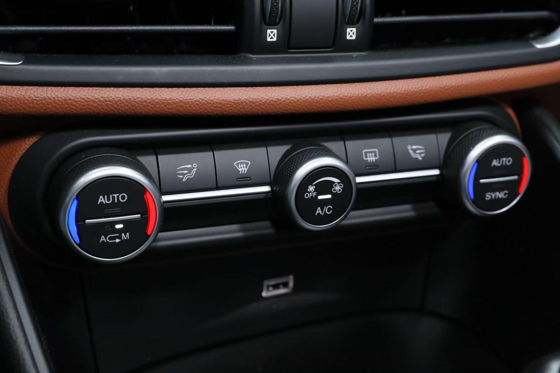 Alfa Romeo Giulia 2019 thumb 6