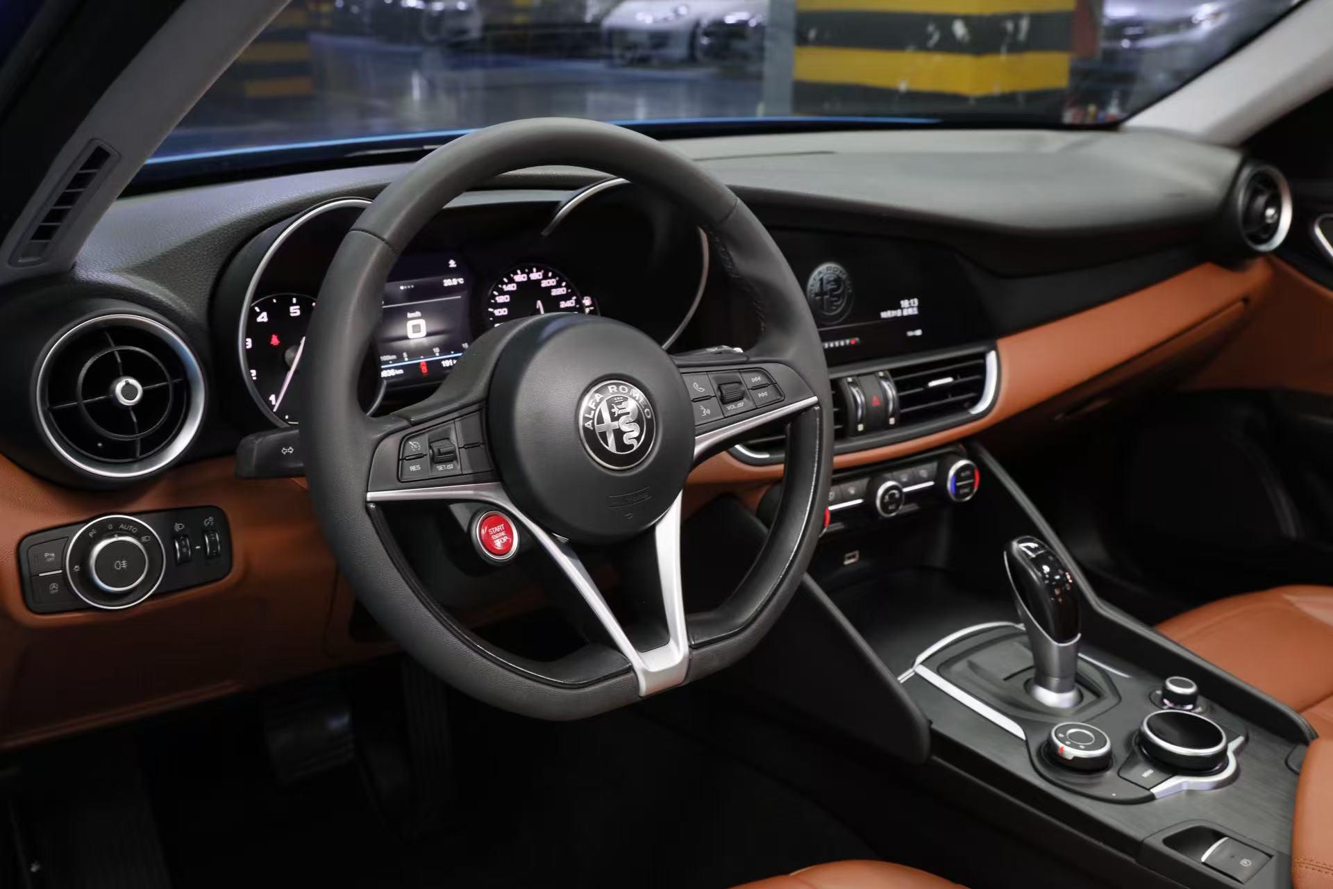 Alfa Romeo Giulia 2019 thumb 8