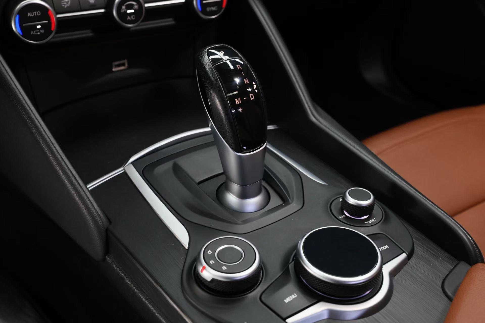 Alfa Romeo Giulia 2019 thumb 10