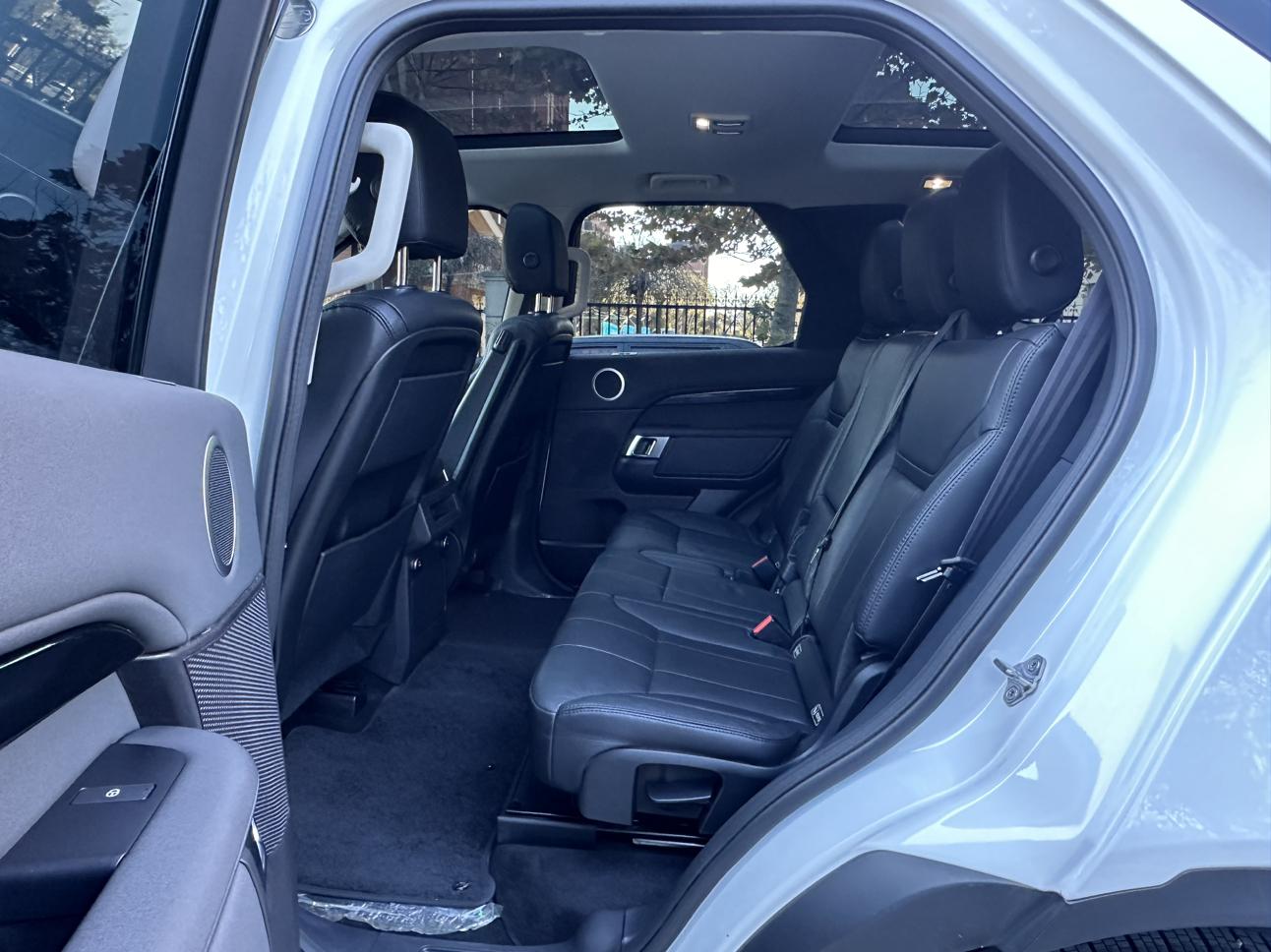 Land Rover Discovery 2017 thumb 7