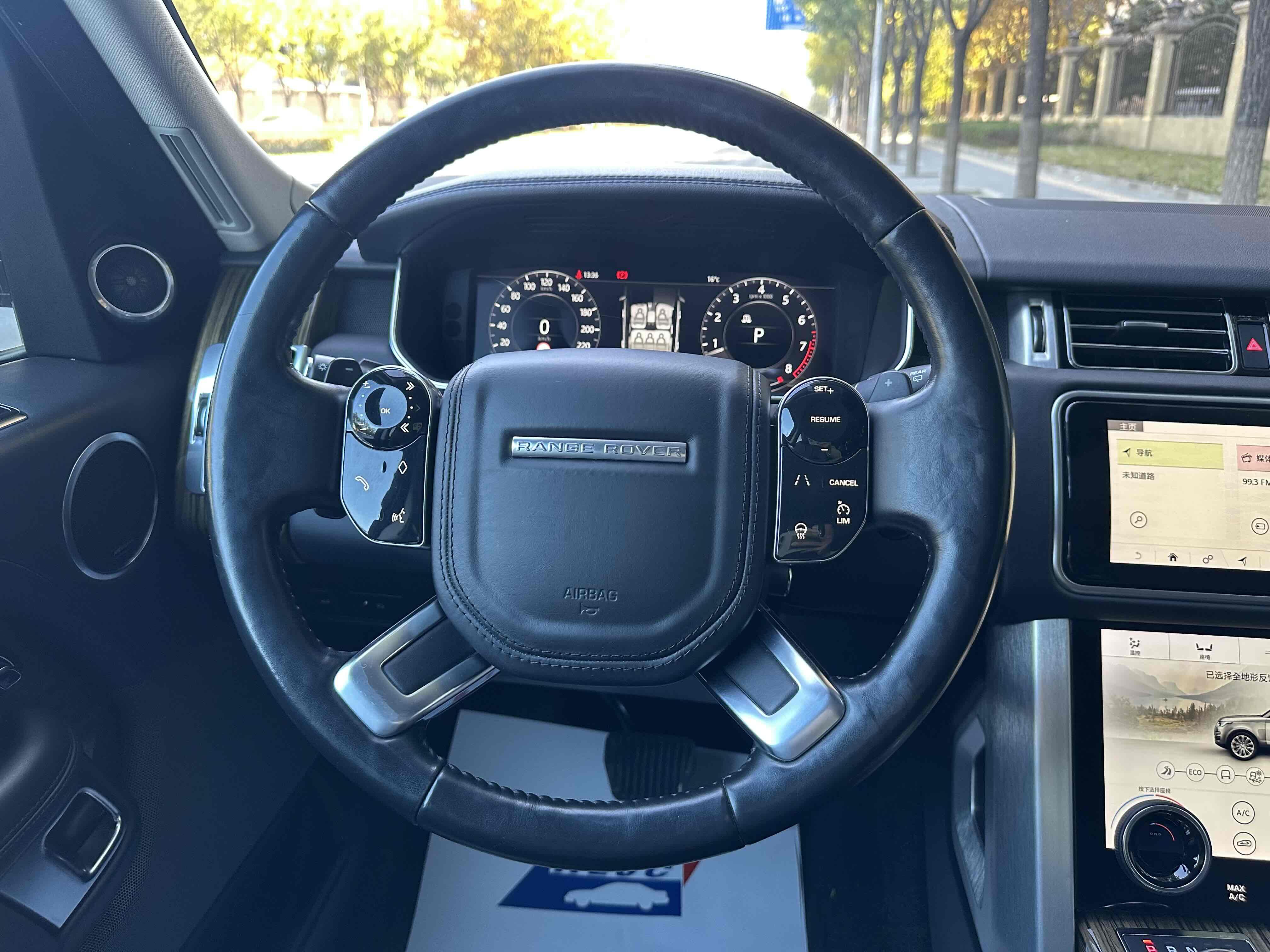 Land Rover Range Rover 2019 thumb 9