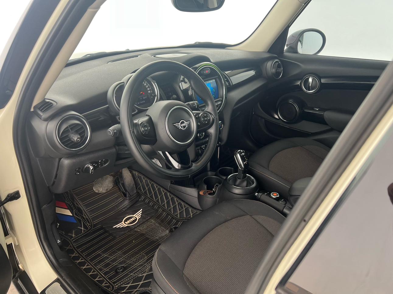 Mini Hatch 2019 thumb 6