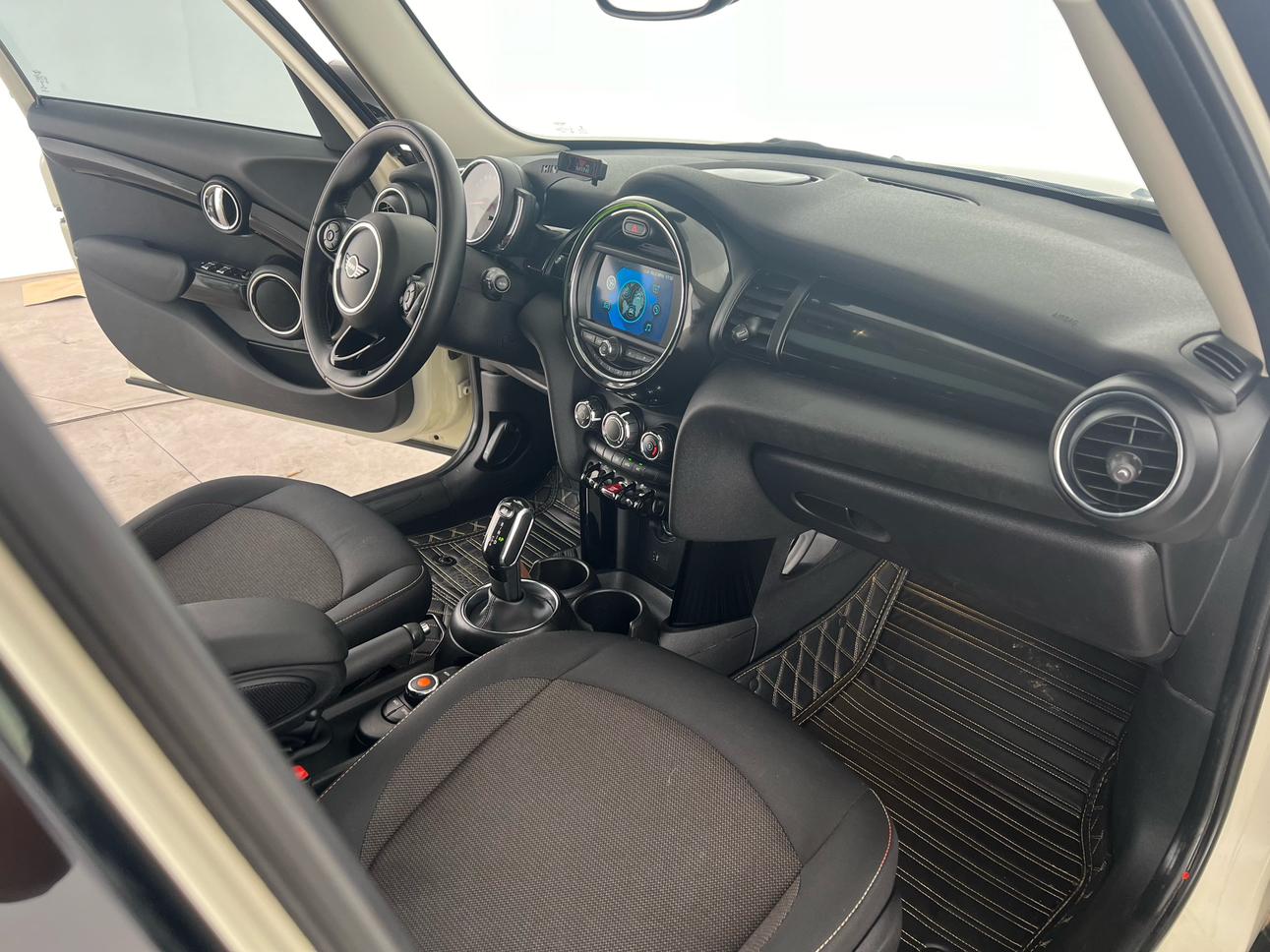 Mini Hatch 2019 thumb 7