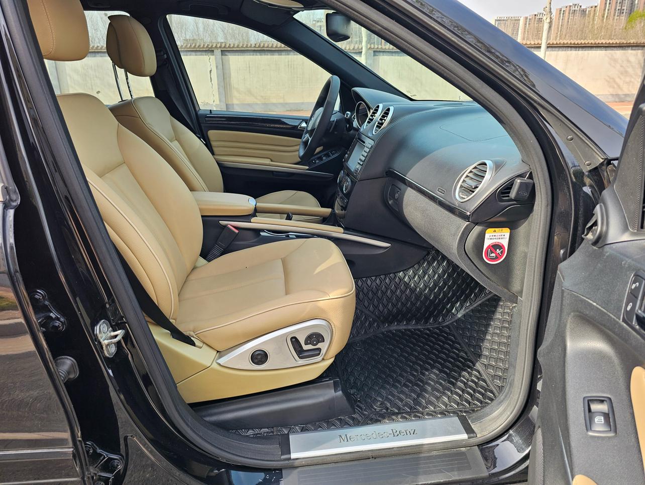 Mercedes-Benz M-Class 2011 thumb 8