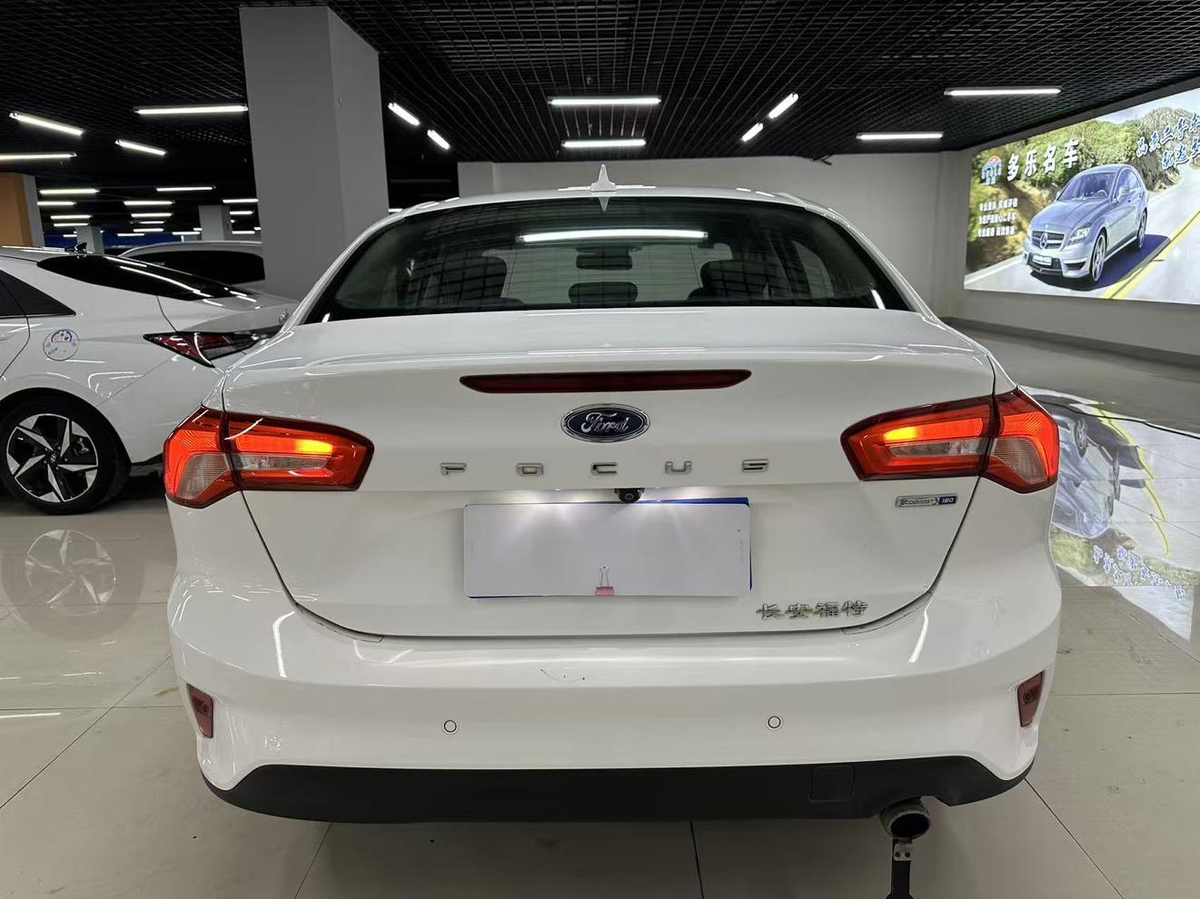 Ford Focus ST 2019 thumb 4