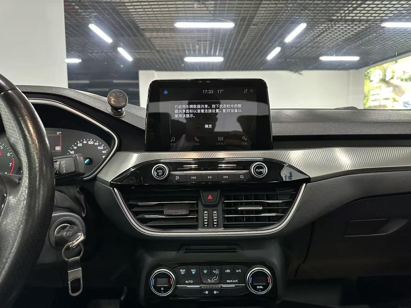 Ford Focus ST 2019 thumb 10
