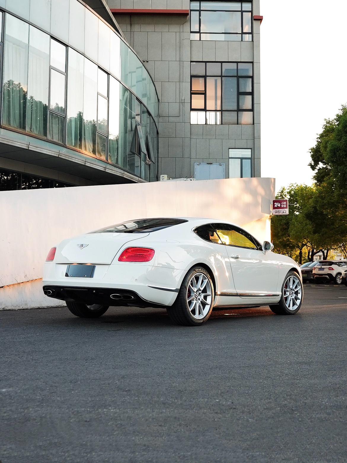 Bentley Continental 2015 thumb 3