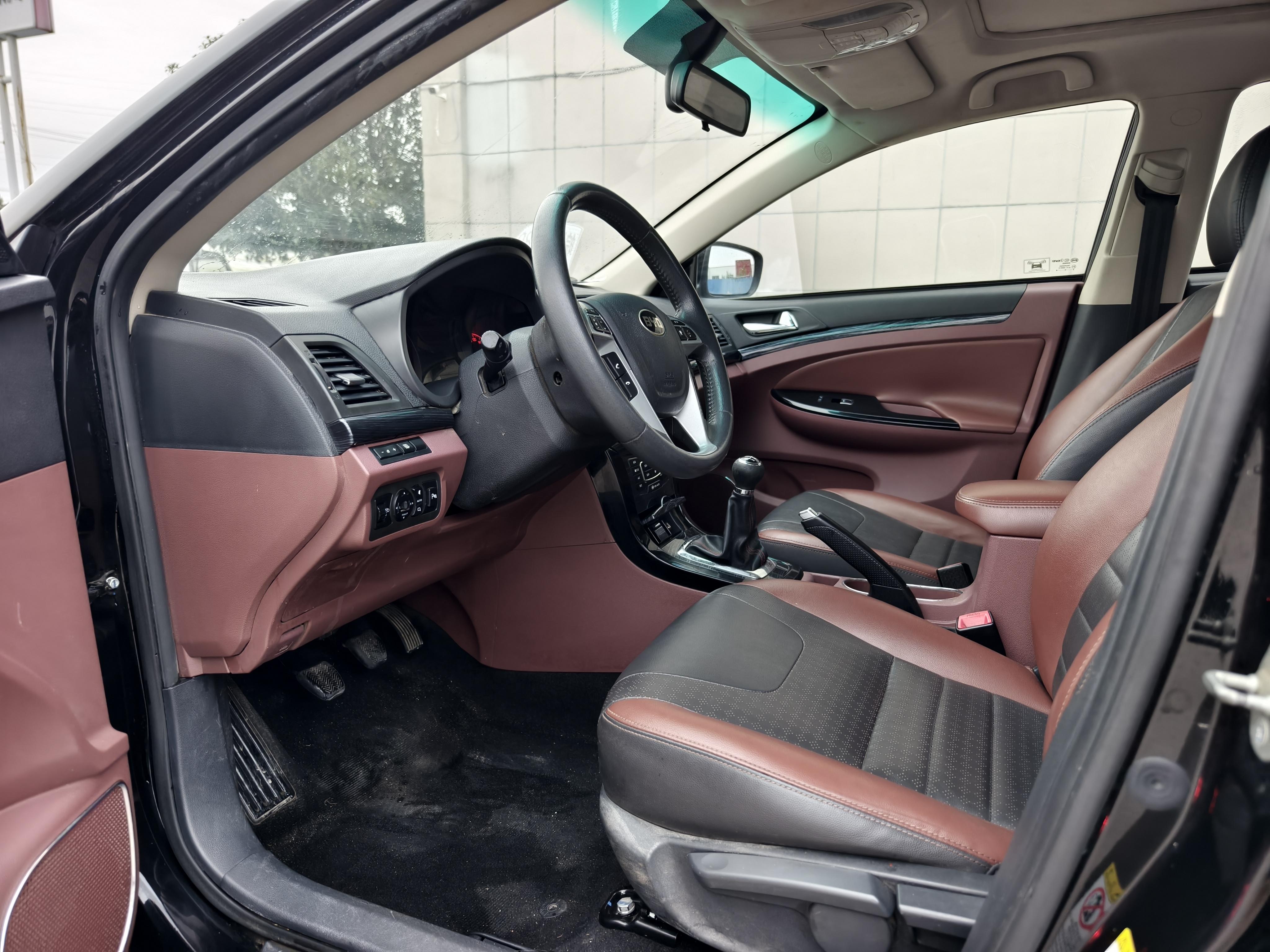 BYD Qin 2017 thumb 11