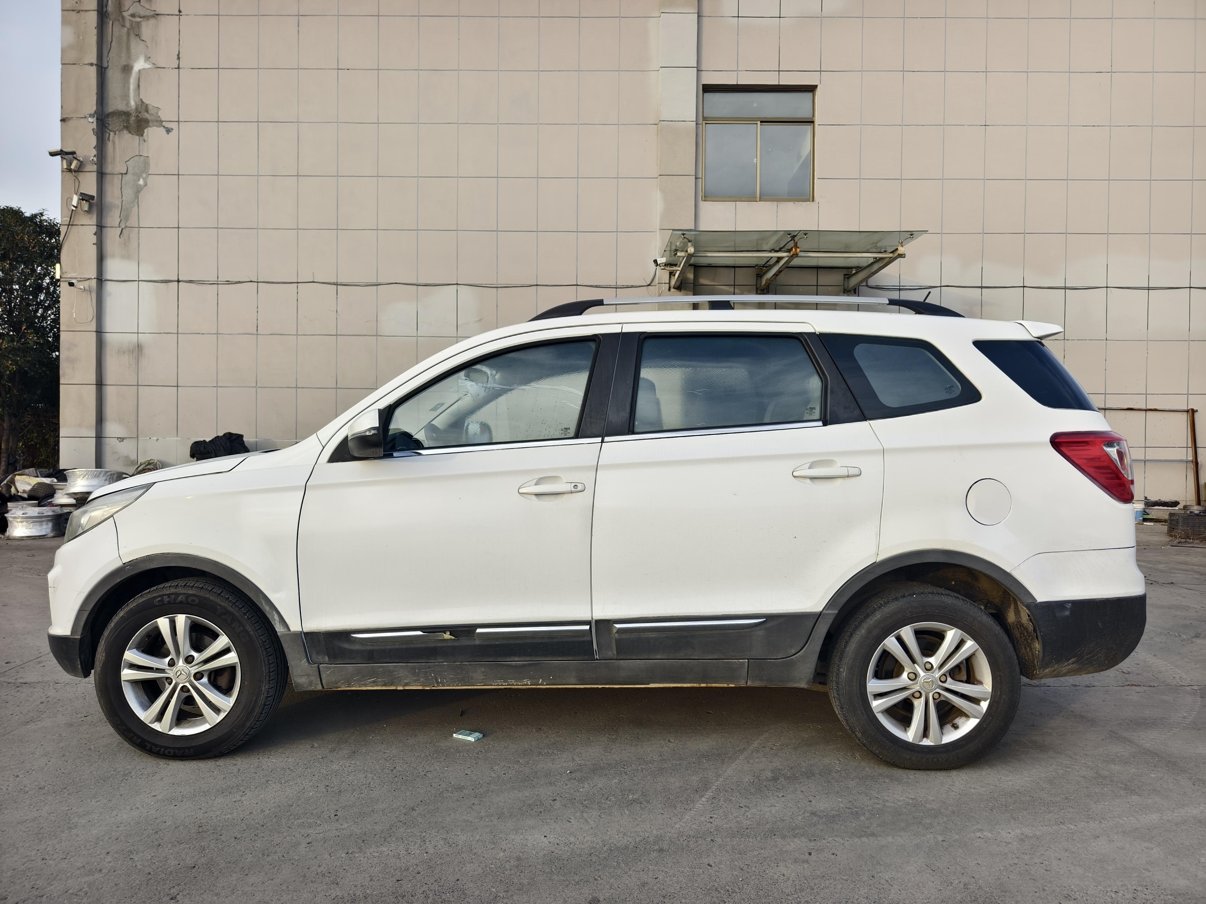 BAIC Huansu S3 2017 thumb 2