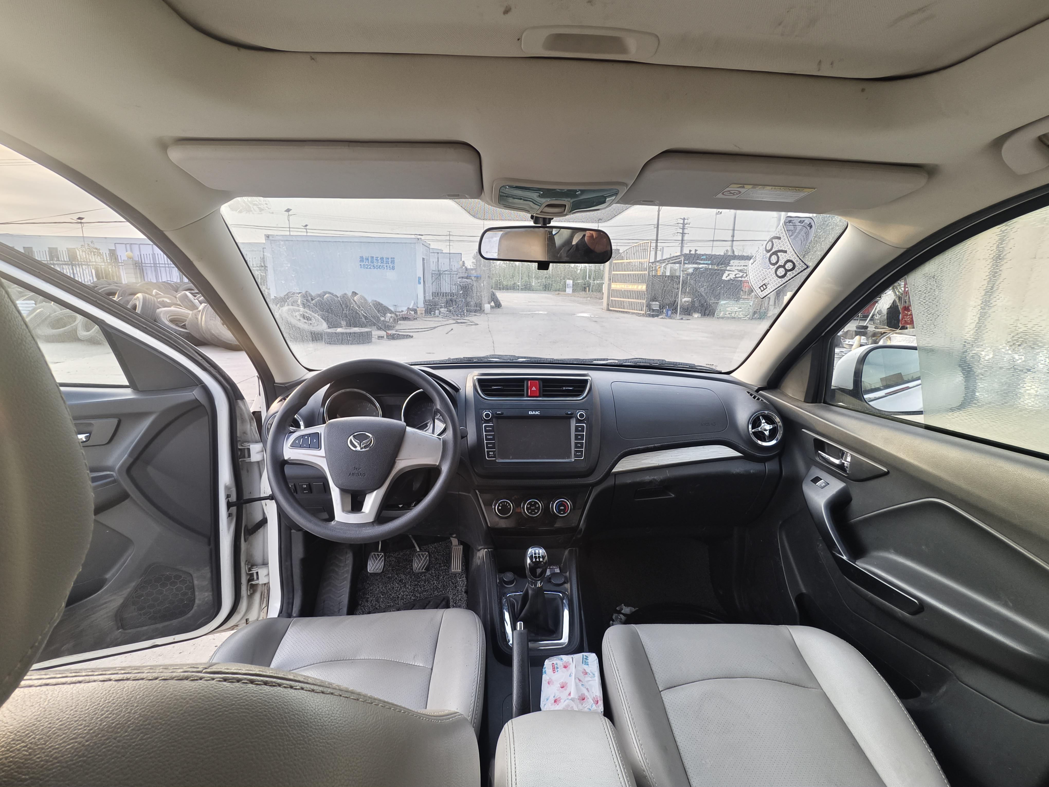 BAIC Huansu S3 2017 thumb 6