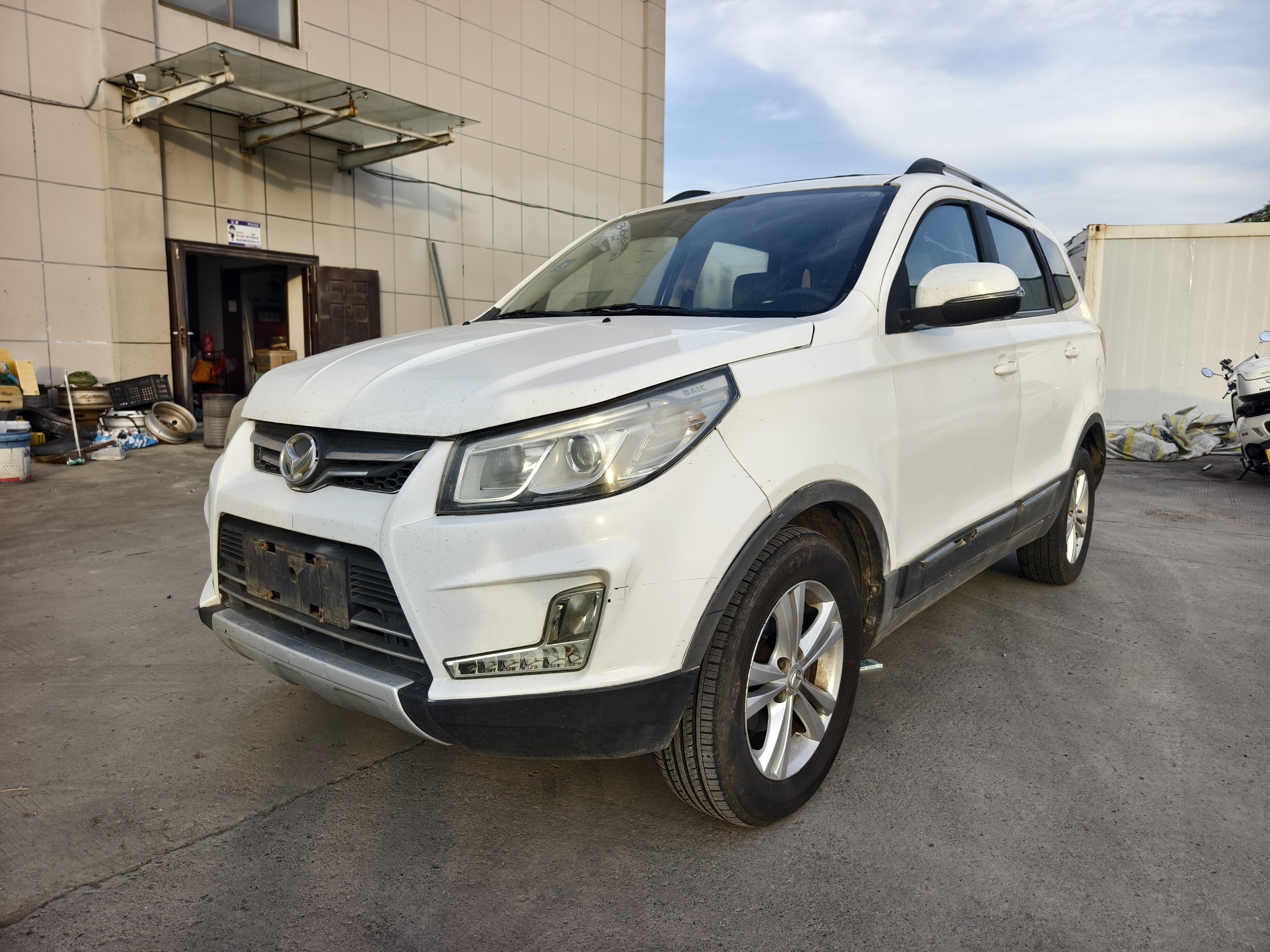 BAIC Huansu S3 2017 thumb 11