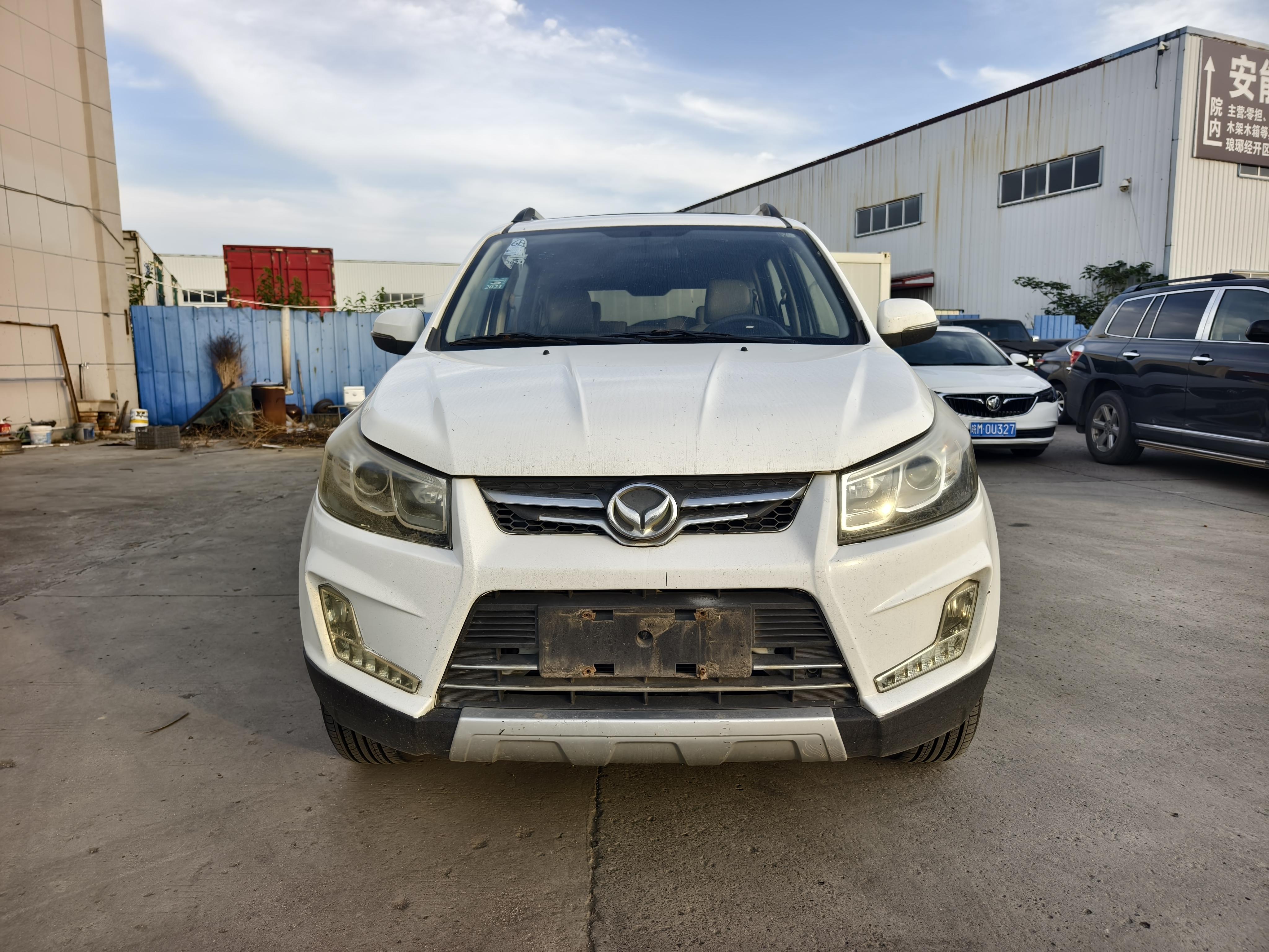 BAIC Huansu S3 2017 thumb 12