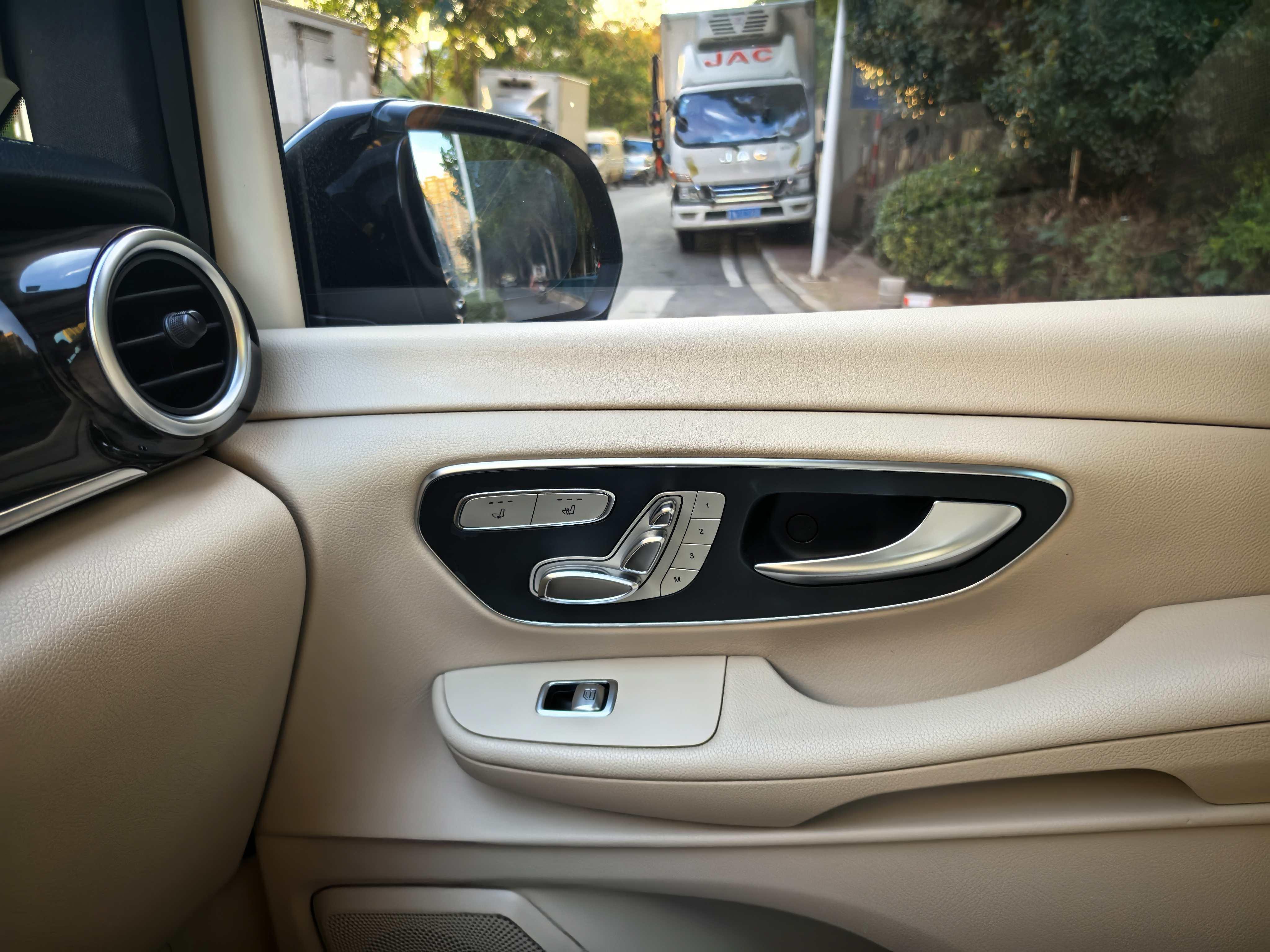 Mercedes-Benz V-Класс 2019 thumb 10