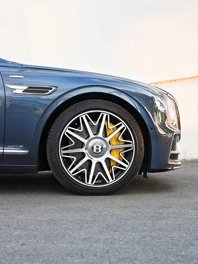 Bentley Flying Spur 2020 thumb 6