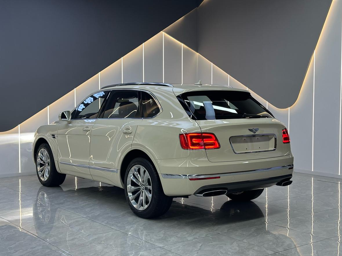 Bentley Bentayga 2017 thumb 3
