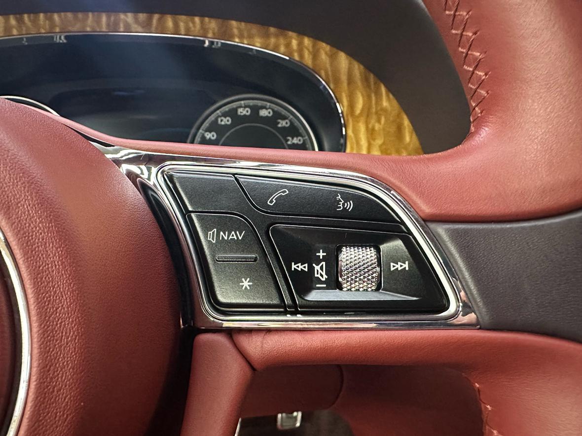 Bentley Bentayga 2017 thumb 6