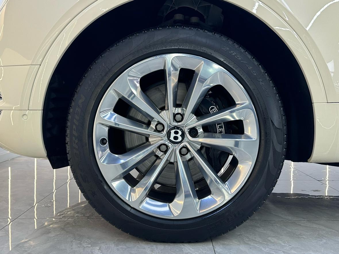 Bentley Bentayga 2017 thumb 7