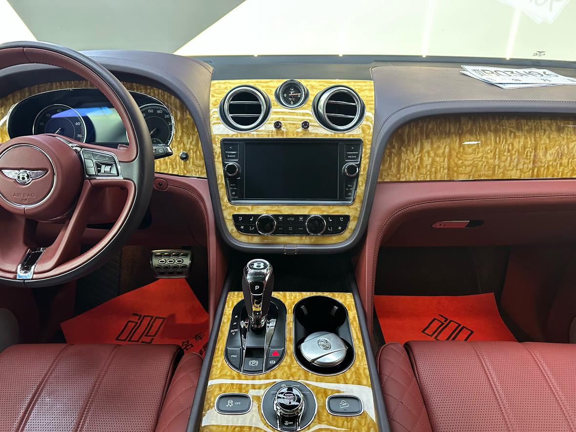 Bentley Bentayga 2017 thumb 8