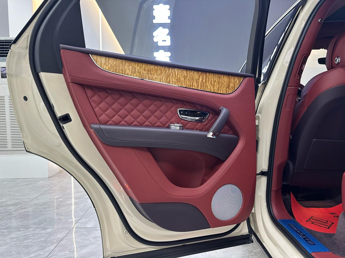Bentley Bentayga 2017 thumb 9