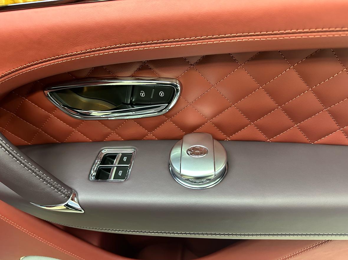 Bentley Bentayga 2017 thumb 10