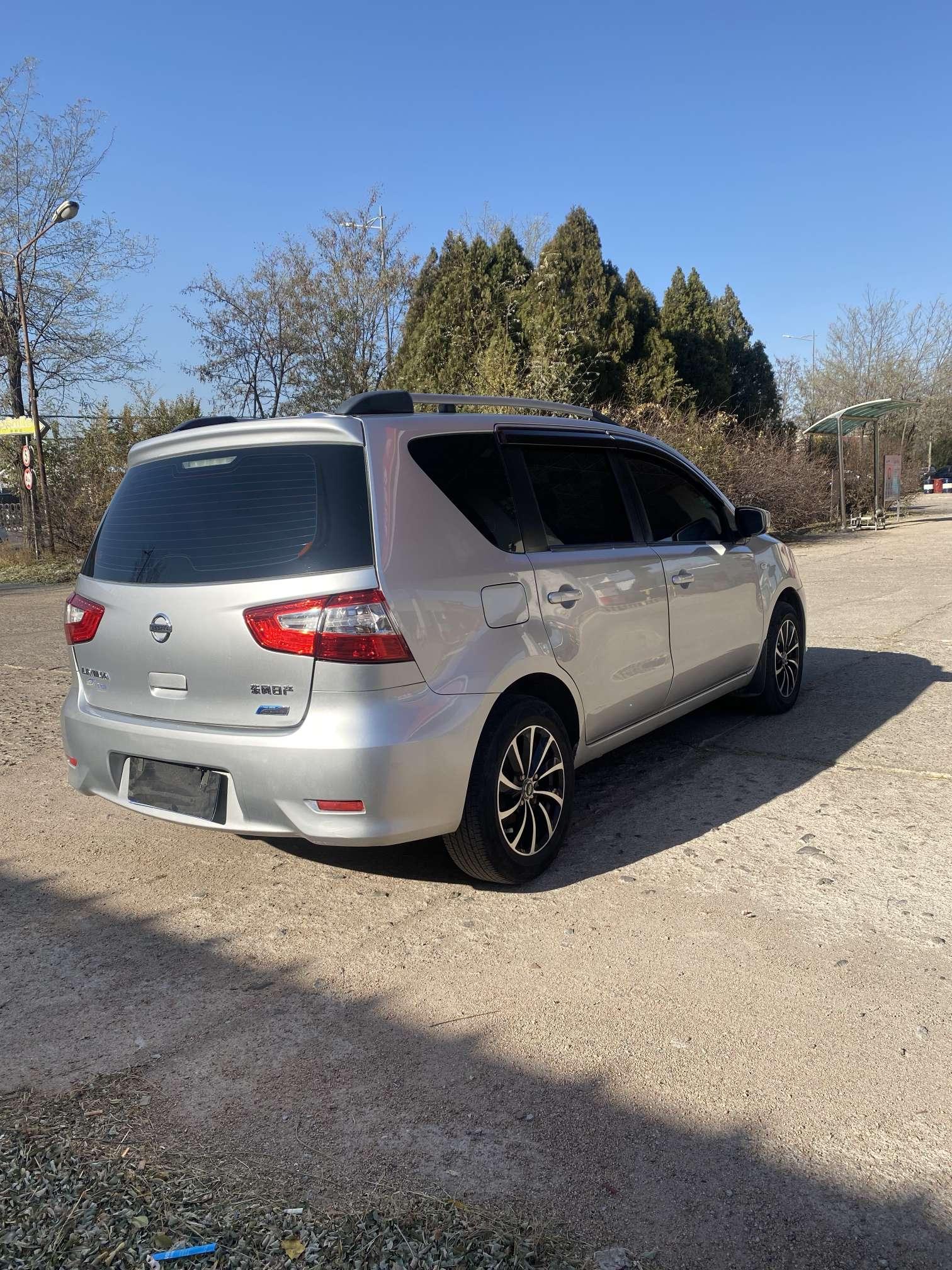 Nissan Livina 2015 thumb 4