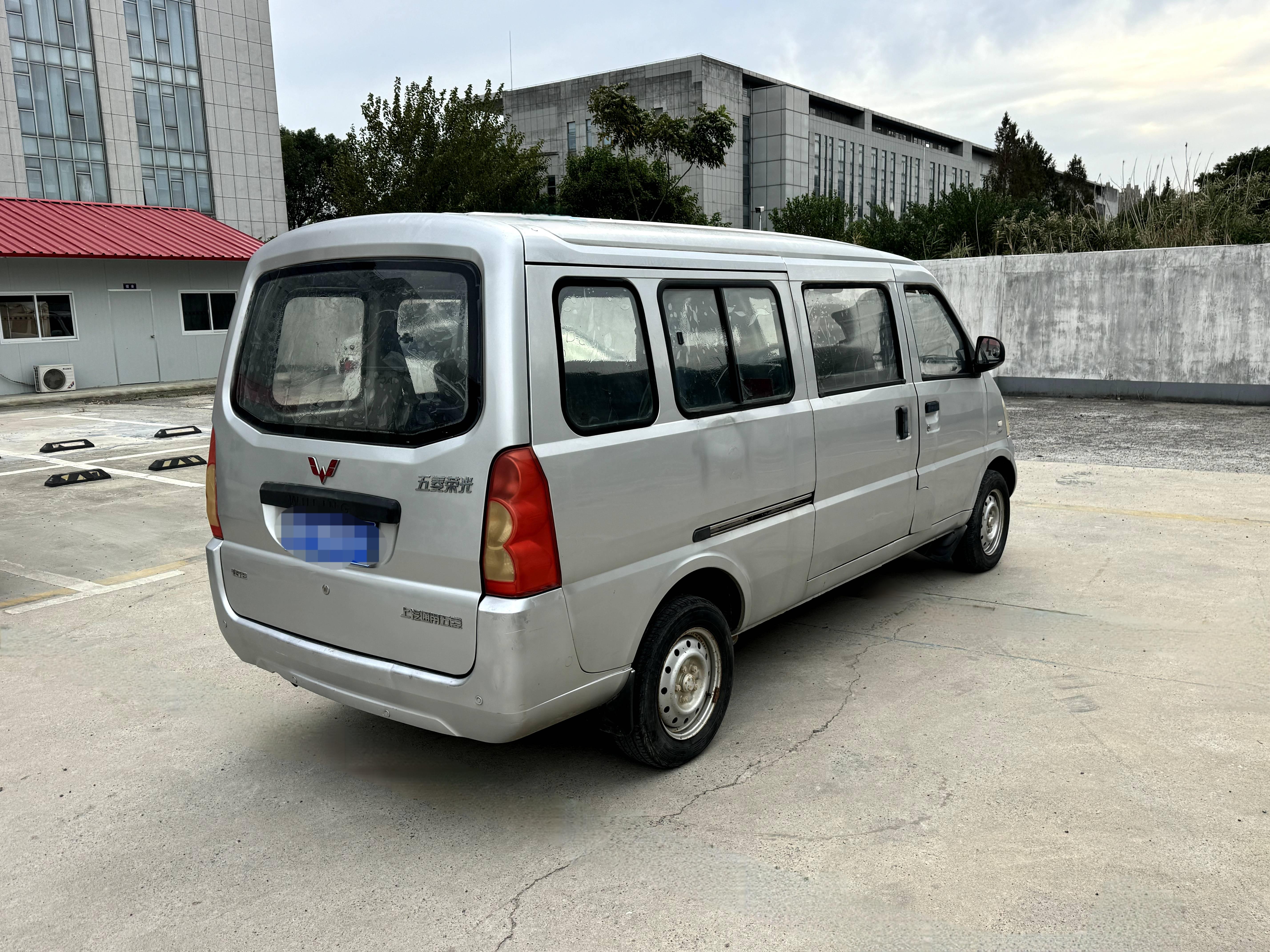Wuling Rongguang 2013 thumb 2