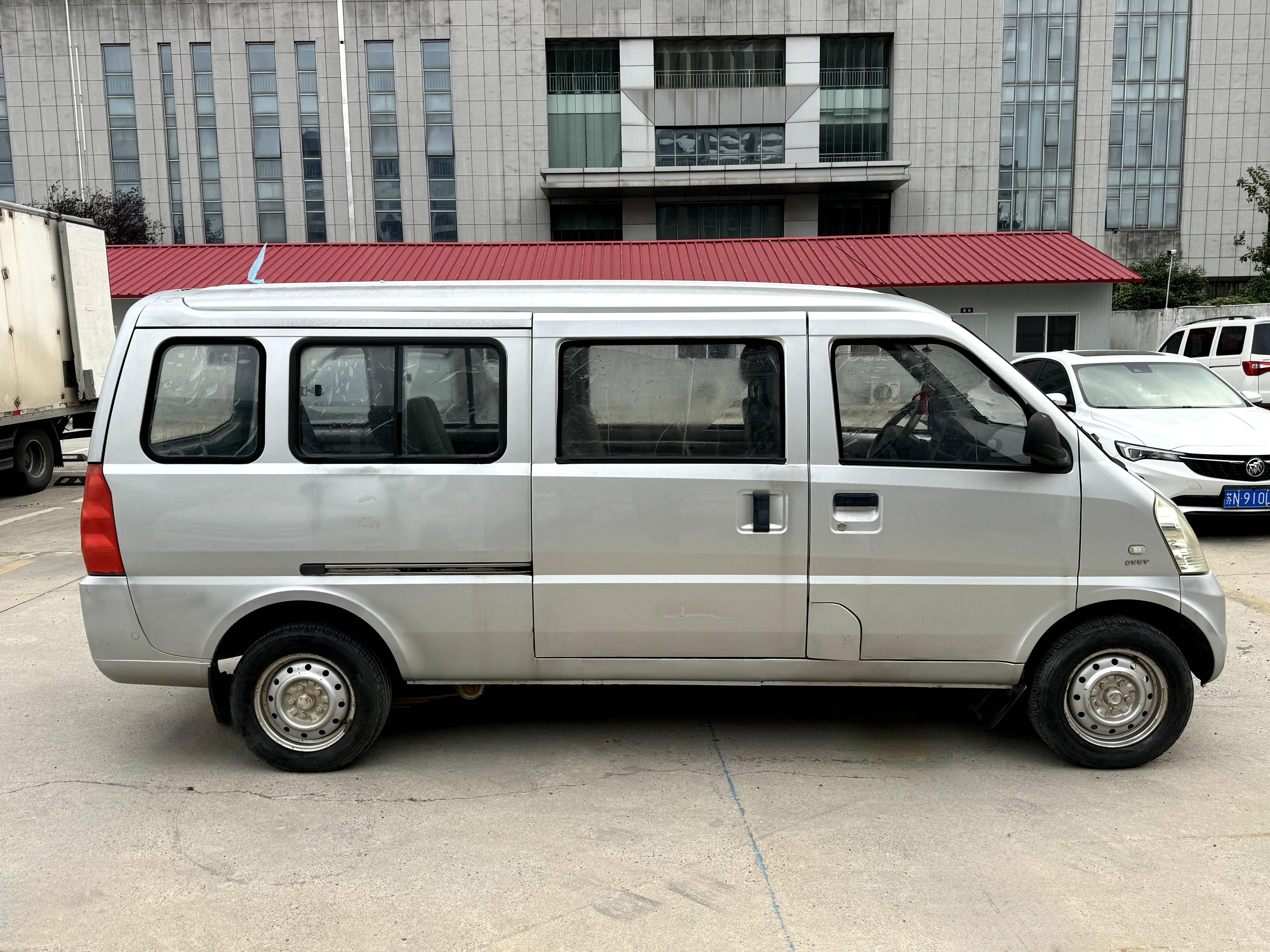 Wuling Rongguang 2013 thumb 3